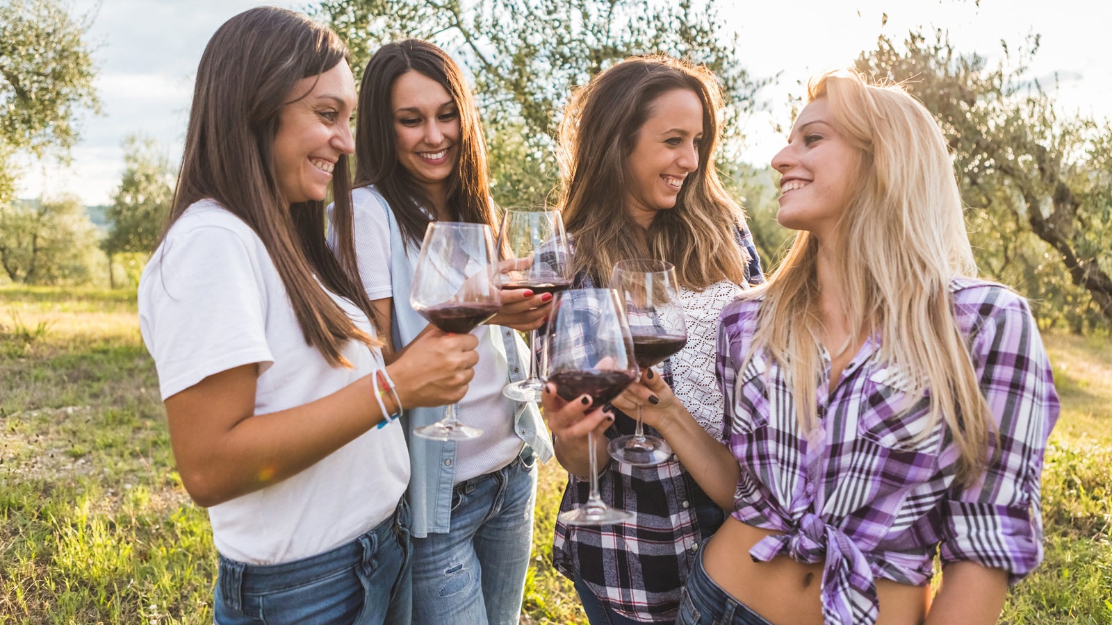 Bachelorette Parties In Nashville - Young Women On Wine Tour